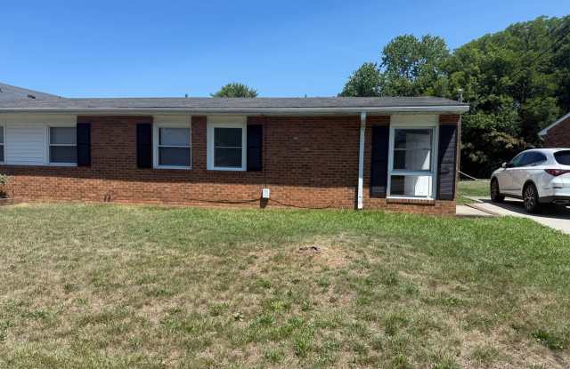 Adorable Duplex with New Flooring! - Lawncare Included! photos photos Adorable Duplex with New Flooring! - Lawncare Included! photos photos