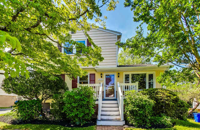 Updated BEAUTIFUL Kensington Home, METRO  Commuter Routes! - 4112 Spruell Drive, North Kensington, MD 20895