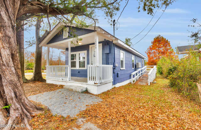 1226 Cedar Street - 1226 Cedar Street, New Bern, NC 28560