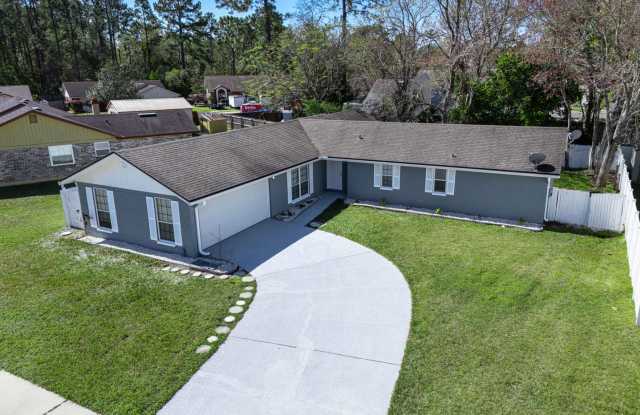 Inviting-All Brick-3 bedroom Home Gallery 3