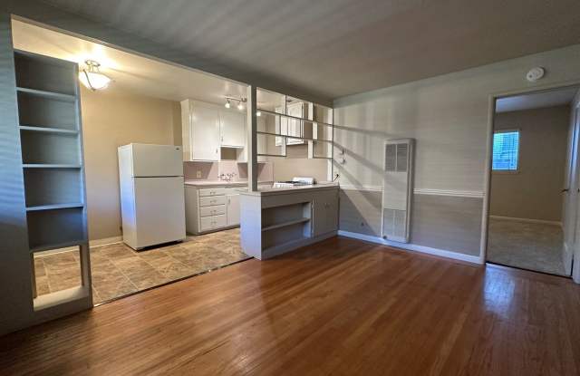 Fort Sutter Manor, Classic Midtown Living! Gallery 2