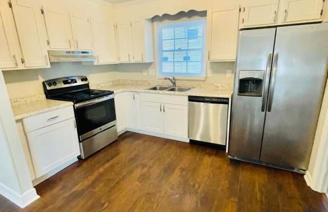 3 bed 1.5 bath ranch style house *50% off the first month with a 12 month lease* photos photos