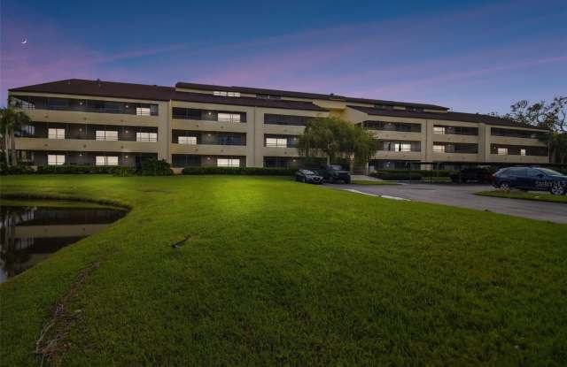 13610 S VILLAGE DRIVE 4205 - 13610 South Village Drive, Carrollwood, FL 33618