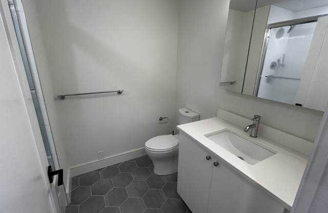 Gorgeous Brighton Unit with SEPTEMBER RENT WAIVED Available 9/1/26 Gallery 4