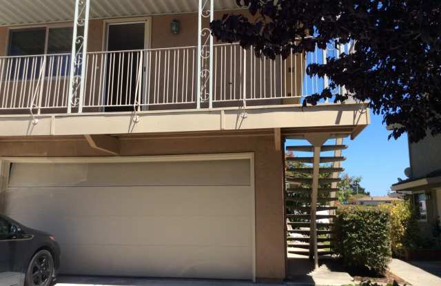 Capitola Shores condo with shared garage - 1455 45th Avenue, Capitola, CA 95010