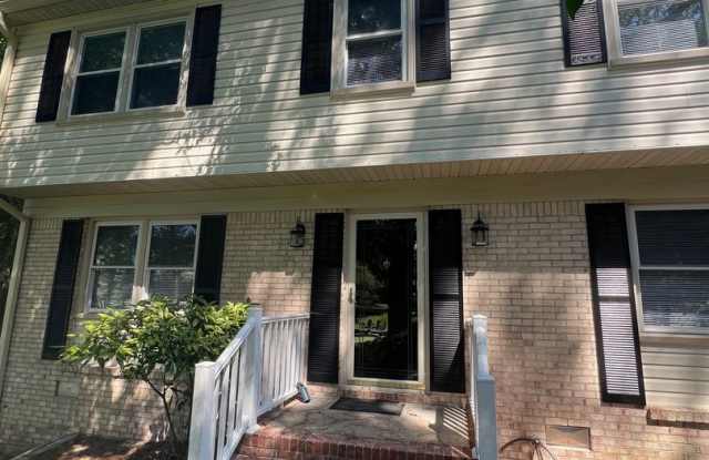 On Great Neck Lake beautiful 4 bed 2.5 bath two car garage home Gallery 1