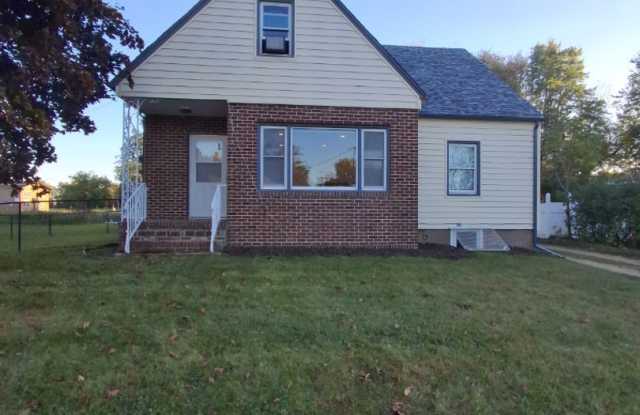 Immediate Move In! Hugo 3 Bedroom, 1 Bath Lower Duplex!! Pets Welcome! photos photos