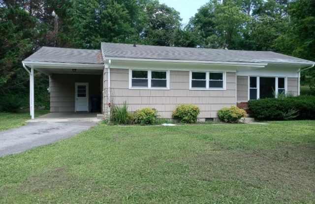 1005 Hollywood Drive - 1005 Hollywood Drive, Middlesborough, KY 40965