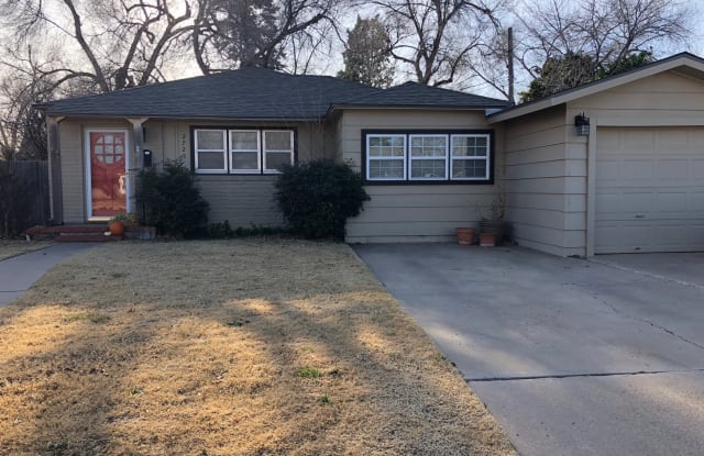 2723 29th St photos photos