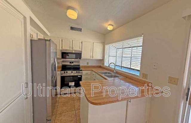 9538 W Echo Ln Gallery 4