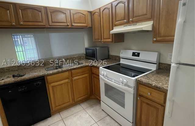 6796 Palmetto Cir S Gallery 3