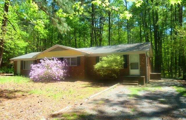 Fantastic location near downtown Pittsboro for this 2br duplex ! Gallery 3