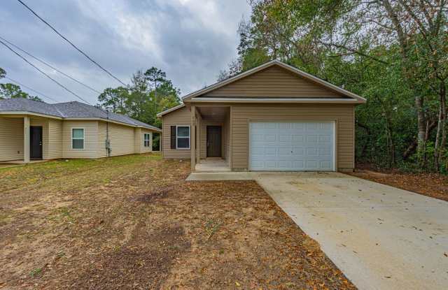 709 Robinson Avenue E - 709 Robinson Avenue East, Crestview, FL 32539