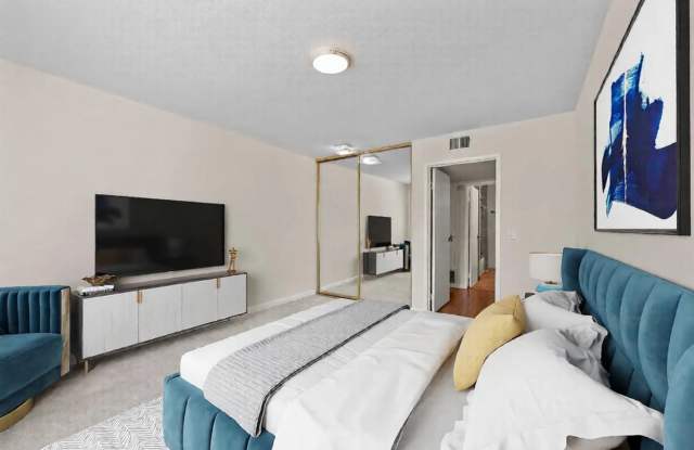 1458 Hudson St Apt 111 Gallery 4