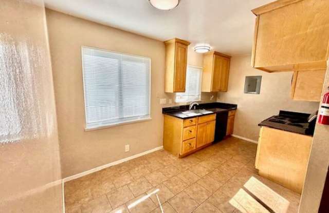 5736 Bayview Avenue Gallery 3