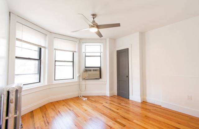 Spacious Fenway 2-Bedroom with Heat, Hot Water & Gas Included – Prime Location Near Transit, Dining & Entertainment! photos photos