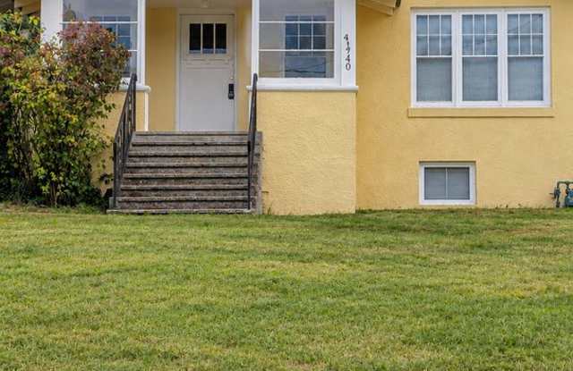 Spacious Home Next to Whatcom Falls Park!!! Gallery 1
