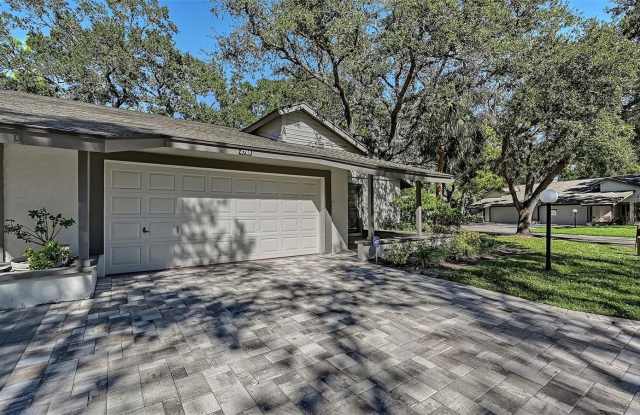 4799 OAK FOREST Drive W Gallery 3