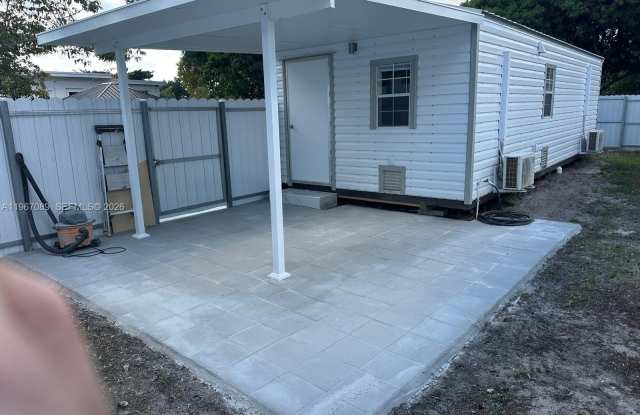 235 W 16th St photos photos