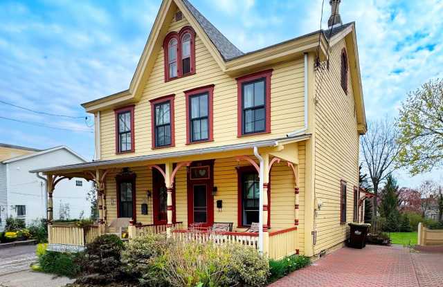 138 E OAKLAND AVENUE photos photos