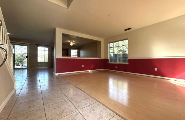 Beautiful 4 Bed, 2.5 Bath in Brentwood Gallery 4