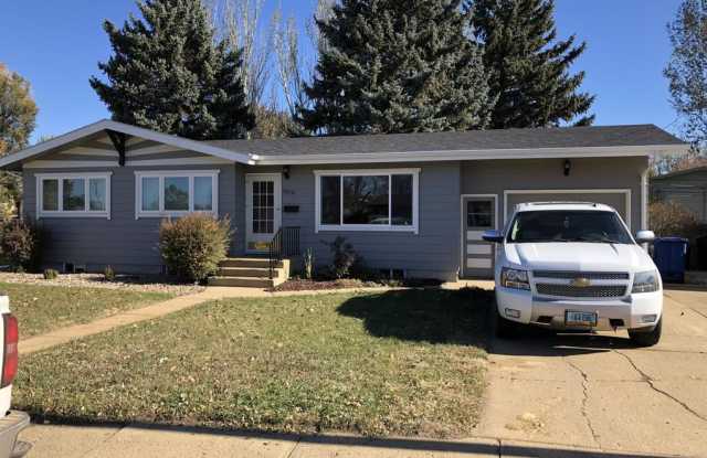 Cozy Single Family Home for Rent in Dickinson photos photos