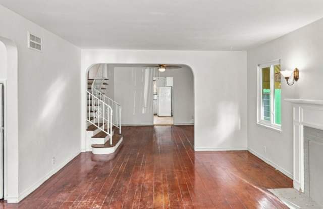 Relaxing Split Level Americana Home Gallery 1