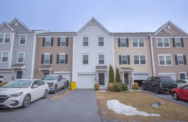 3 Bed, 2.5 Bath, Townhouse in Hedgesville, WV photos photos