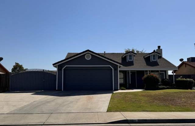 11915 Cotner Ave - NW - POOL - RV Parking - Beautiful upgraded 4 bedroom home!! - 11915 Cotner Avenue, Bakersfield, CA 93312