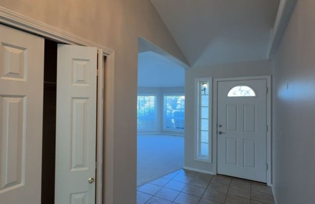 Three Bedroom, Two Bath in the Vineyards Neighborhood Gallery 4