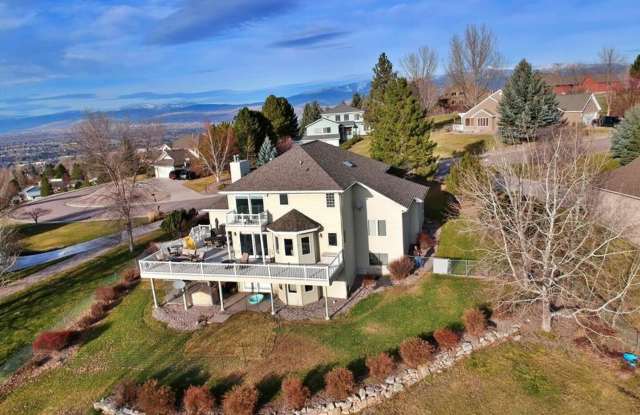 Welcoming 5 bed 3.5 bath South Hills Home photos photos