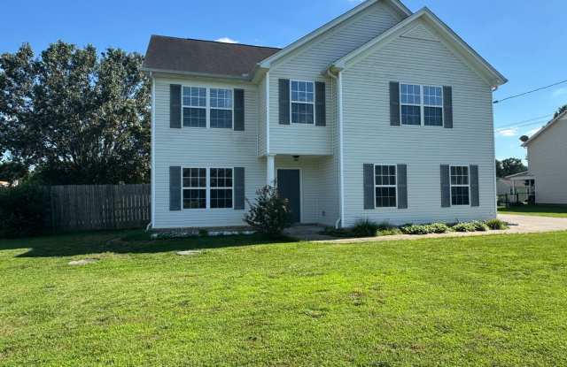 Large 3 bed 2.5 bath home in Murfreesboro with large fenced in yard backed up to green space photos photos