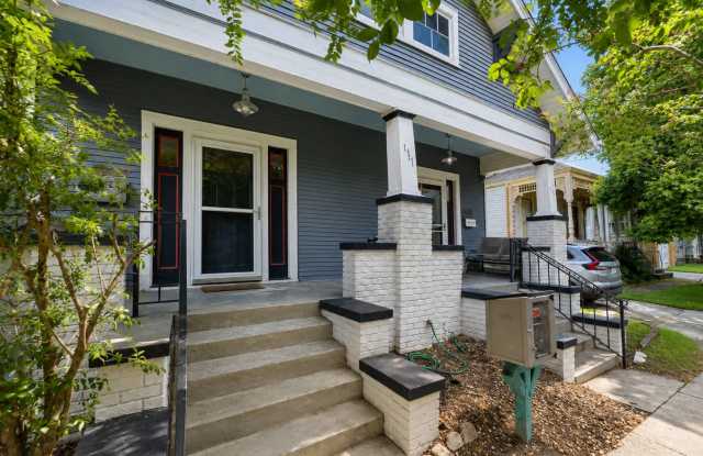 2627 Laharpe Street Gallery 1