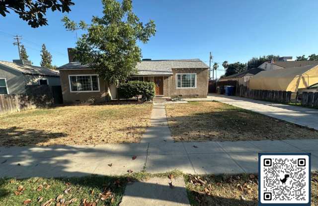 Newly Remodeled 3BR Home with Fireplace Charm  Spacious Yard – Pet Friendly! - 1325 West Fountain Way, Fresno, CA 93705