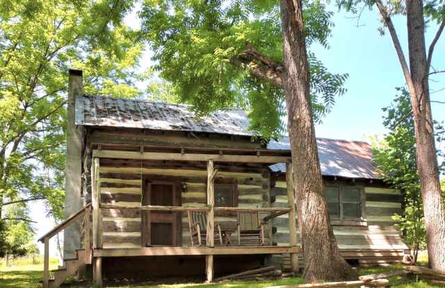 Homesteader's Cabin is a 1 BR, 1 Ba with office 4 miles from dt Lexington photos photos
