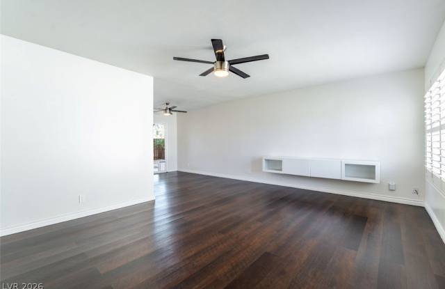 5253 S Lakewood Court Gallery 2