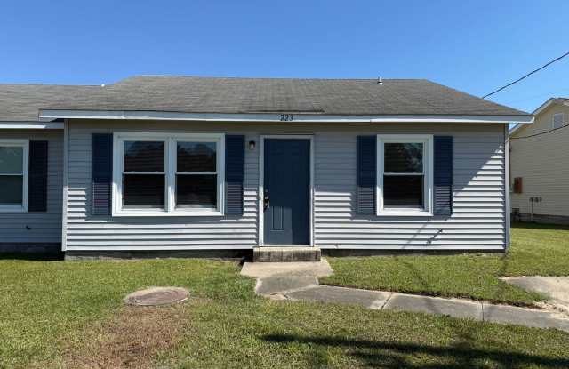 2 bedroom, 1 bath duplex Gallery 1
