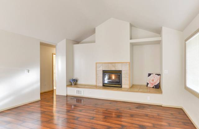 Beautiful One Level 3 bedroom 2 bath Renton Home on Spacious Lot, Available Now photos photos