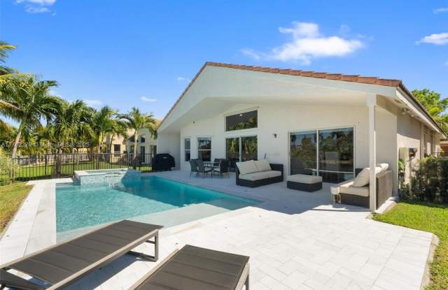 18061 SW 33rd St photos photos
