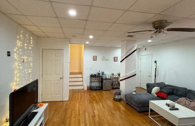 GIANT 3 Bed Available 9/1/26 photos photos