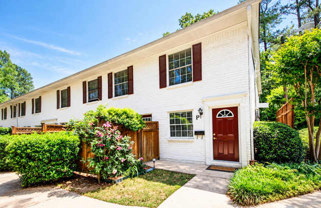 Decatur End-Unit Townhome Minutes from Emory & CDC Gallery 1