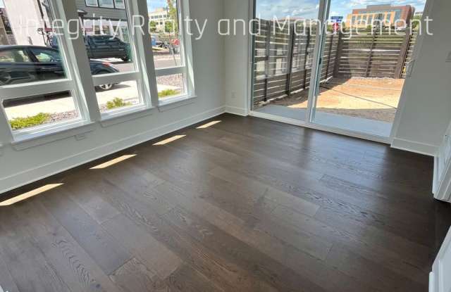 3 Bed/3.5 Bath Townhome- 10976 E Geddes Pl Gallery 3