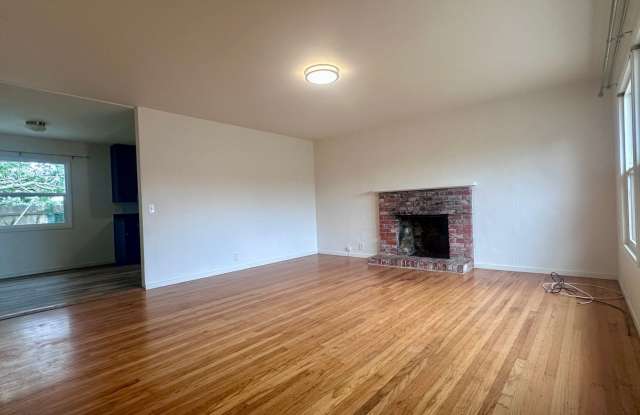 Arcata 3/2 great location with fenced yard! Gallery 3