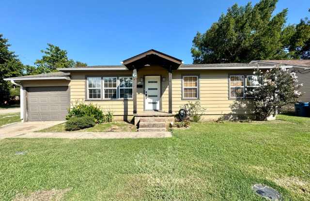Charming Bungalow with Large Fenced Backyard, Shed  Great Central Location! photos photos