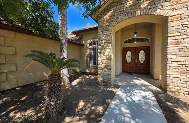 3 bedroom 2 bathroom in a desirable SE Visalia neighborhood! Gallery 4