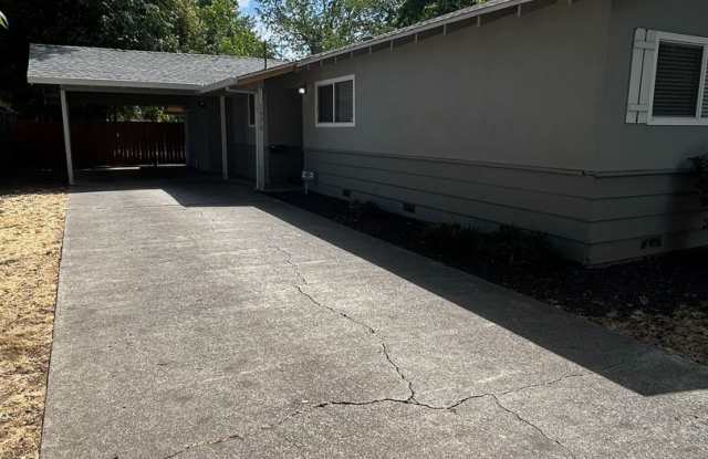 Reserve NOW! Room for Rent 1570 Warner St photos photos