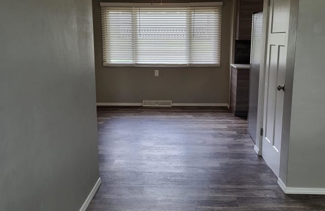 1228 W Lombard Gallery 3