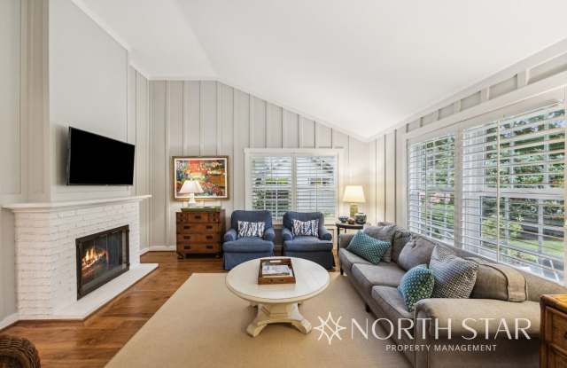 Charming 4-Bedroom Cottage in the Heart of First Addition Gallery 4