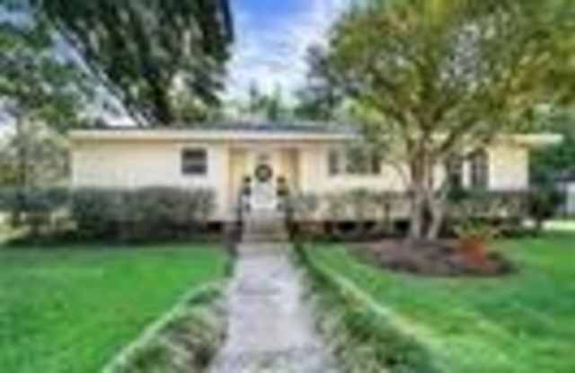 227 w 16th Avenue - 227 West 16th Avenue, Covington, LA 70433