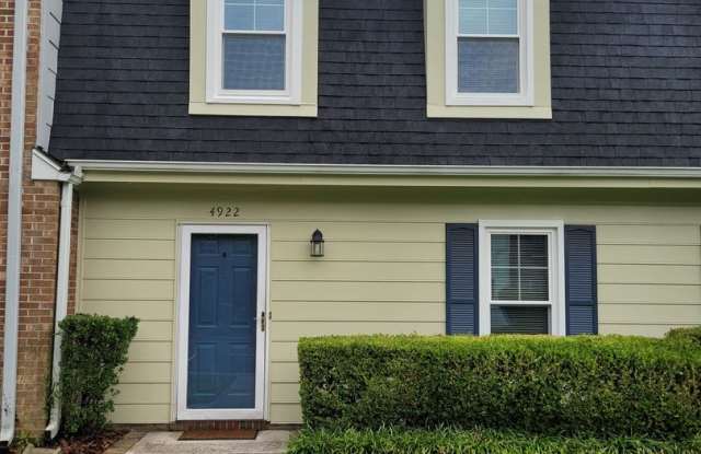 2 bedroom 1.5 bathroom townhome near UNCW Gallery 1